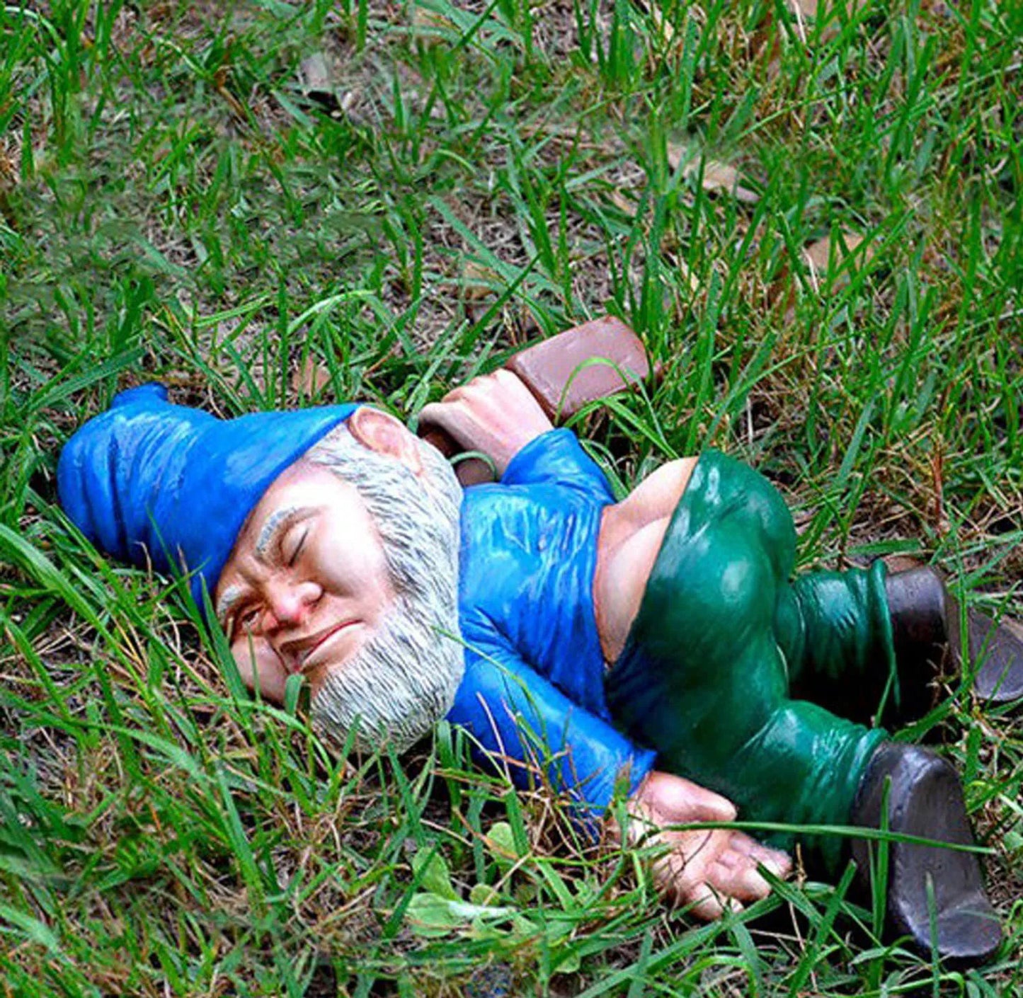 15CM Funny Drunken Christmas Garden Gnome – Weatherproof Resin Statue for Indoor/Outdoor Home Décor